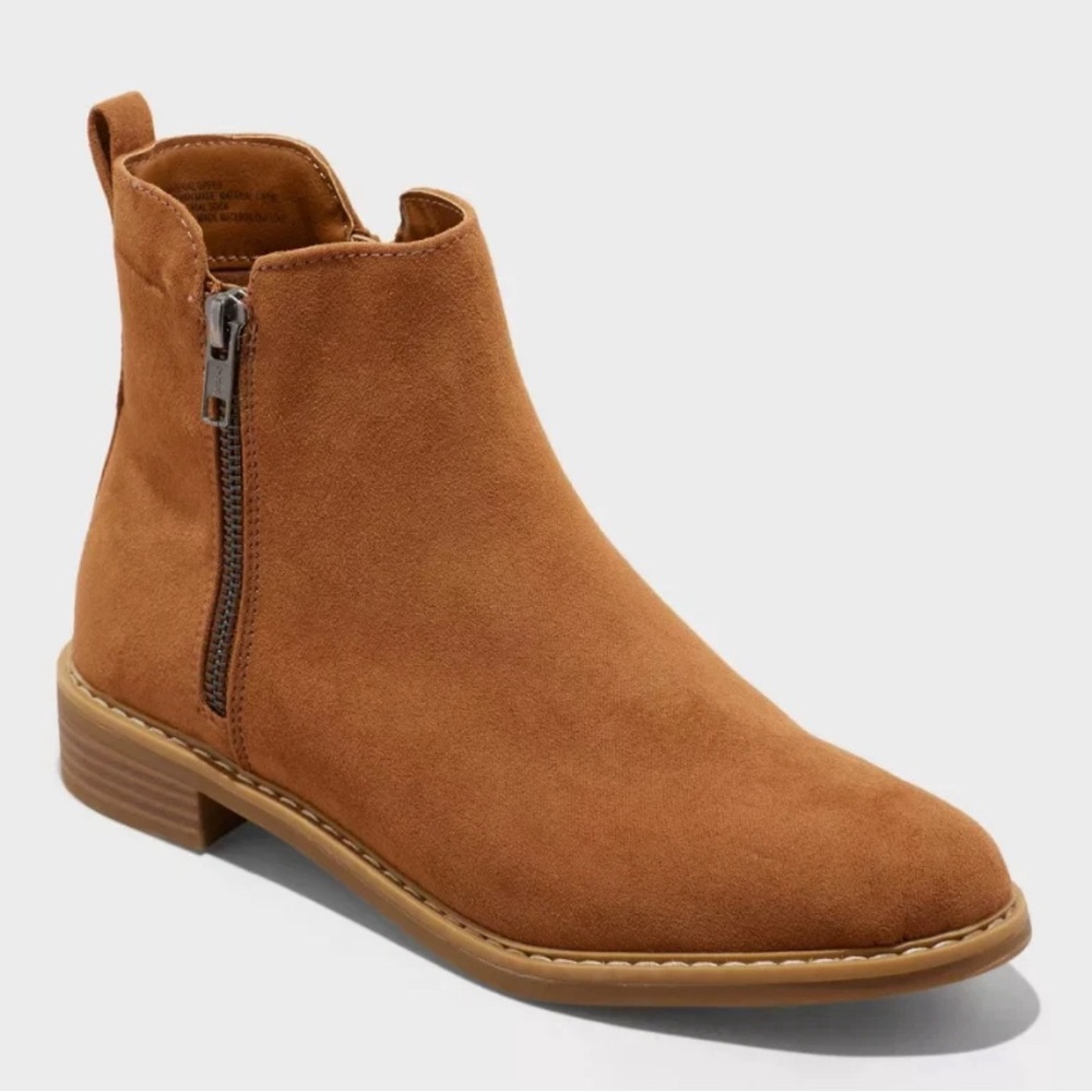 Universal Thread Women's Faux
Suede Tan Brenna Ankle Boots with Memory Foam 9.5